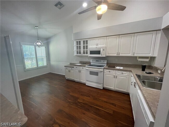 Building Photo - 5708 Greenwood Cir