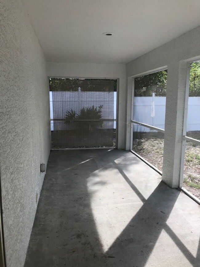 Building Photo - 3 bed 2 bath home