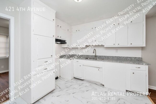 Building Photo - 421 4th Ave