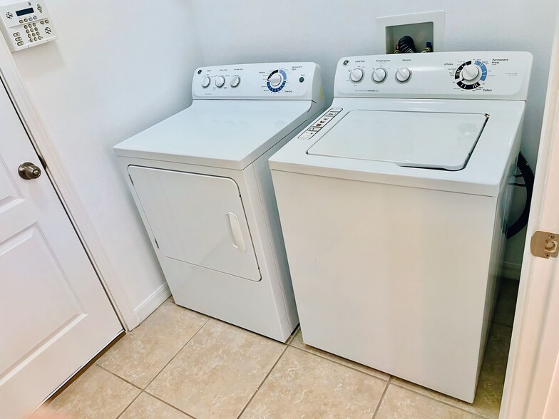 Washer and dryer off the kitchen - 2029 Hawks Island Dr