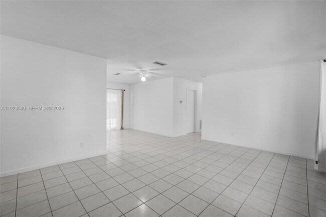 Building Photo - 601 SW 64th Pkwy