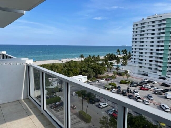 Building Photo - 5313 Collins Ave