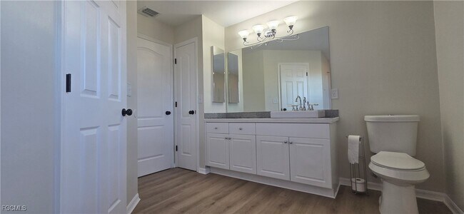 Building Photo - 1214 NE 18th Pl