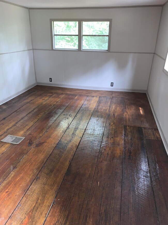 Building Photo - 1074 Enoch Ln