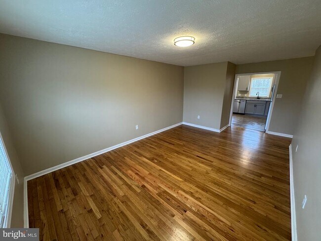 Building Photo - 127 Longstreet Ave