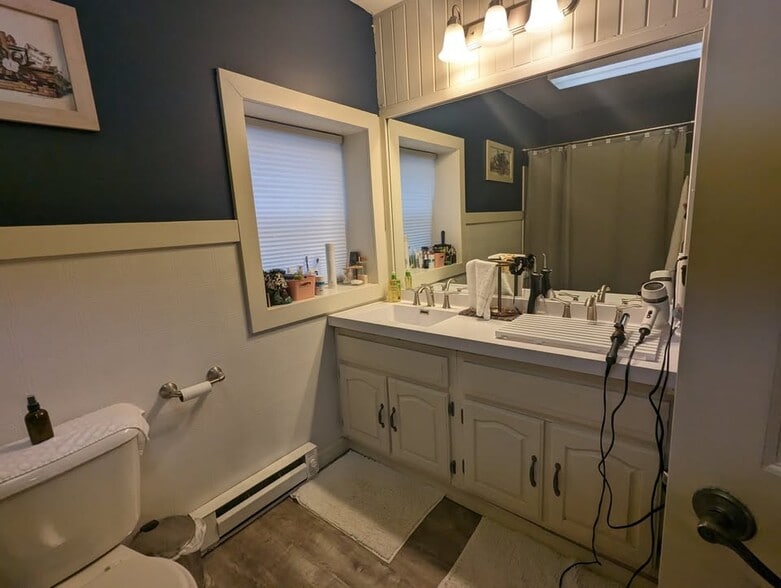 Building Photo - 105 S Main St