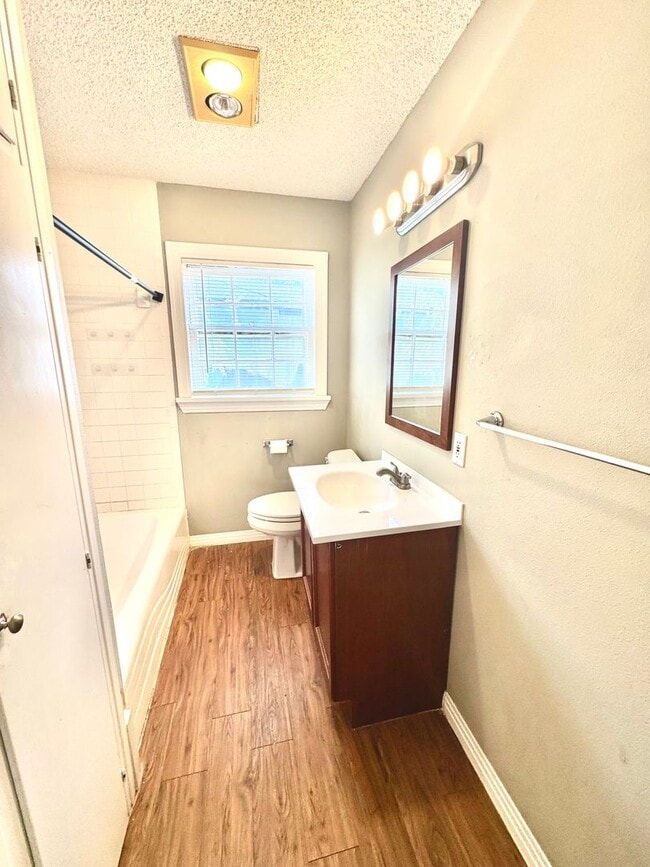 Building Photo - Pre-Leasing - Traditional Home in Tech Terrace near J&B Coffee!