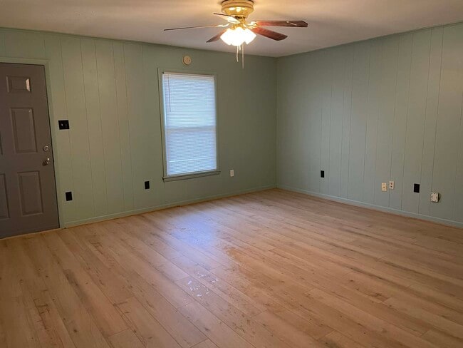 Building Photo - 1143 Lawrence Rd