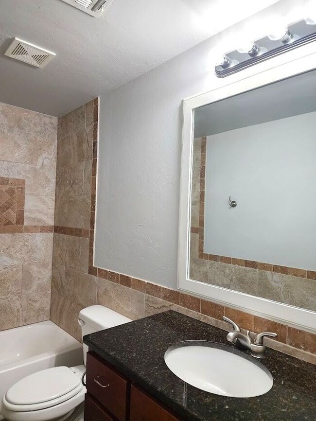 Building Photo - Spacious 5 Bedroom 3 Bath In Highland Park Add in Edmond