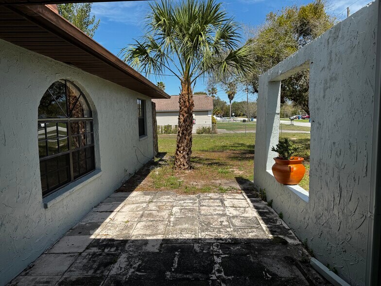 Building Photo - 1065 Altoona Ave