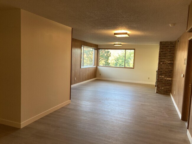 Building Photo - 7190 Los Verdes Dr