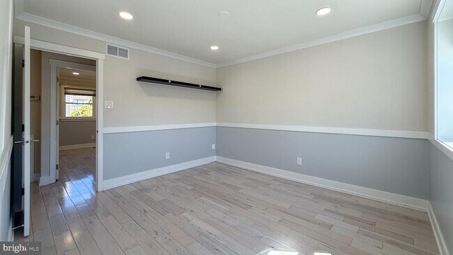 Building Photo - 10 Cedarbrook Dr