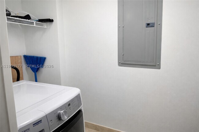 Building Photo - 6917 Collins Ave