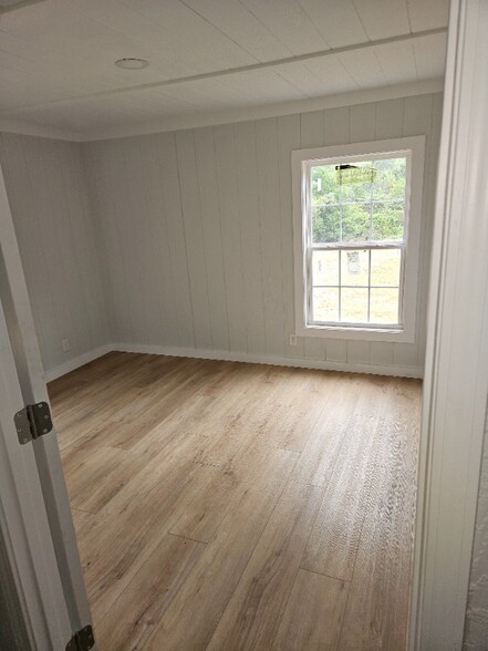 Building Photo - 910 Backwoods Rd