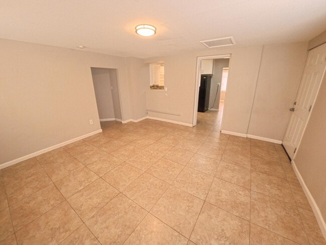 Building Photo - 449 E University Dr