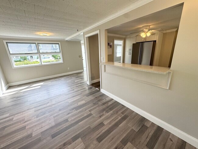 Building Photo - 295 Kingsley Rd
