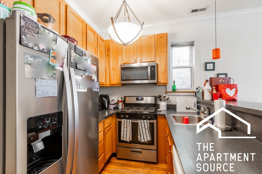 Building Photo - 1314 W Roscoe St