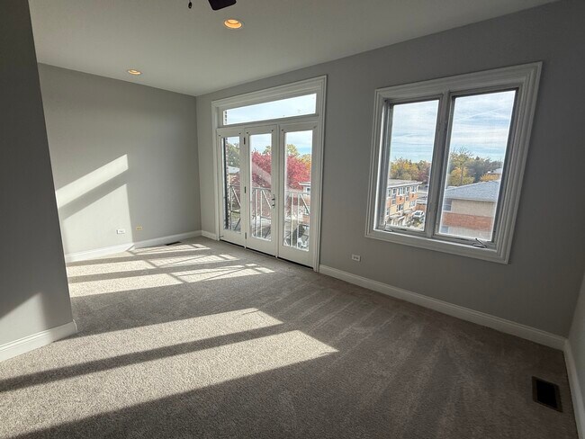 Building Photo - 7006 W Medill Ave