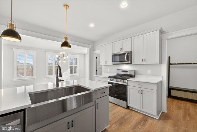 Building Photo - 513 Parkland Dr