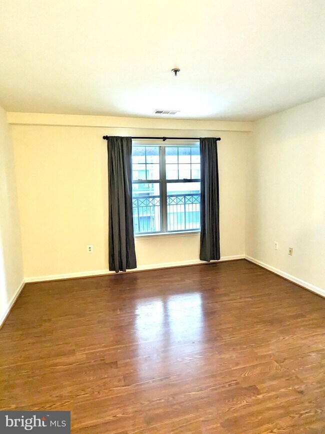 Building Photo - 5563 Seminary Rd