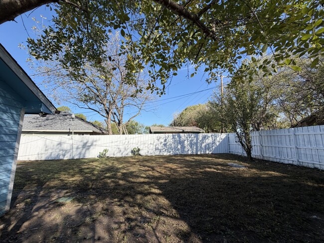 Building Photo - 317 Choctaw Trce