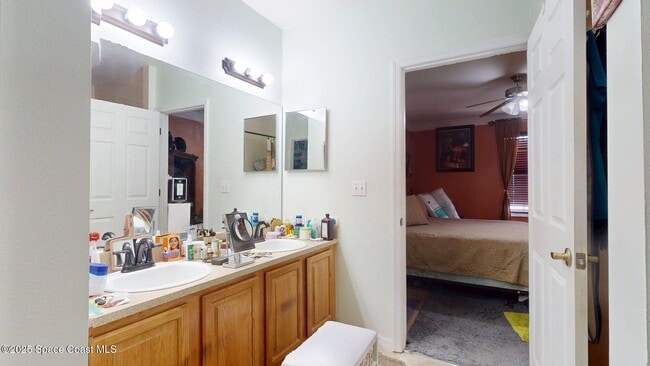 Building Photo - 824 Temple St