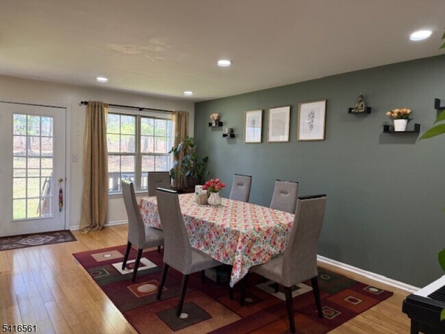 Building Photo - 1704 Bergen Ct