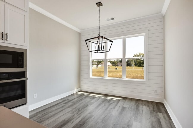 Building Photo - 5046 Jon Oak Dr