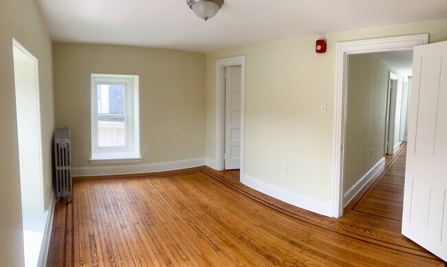 Building Photo - 53 W Maplewood Mall