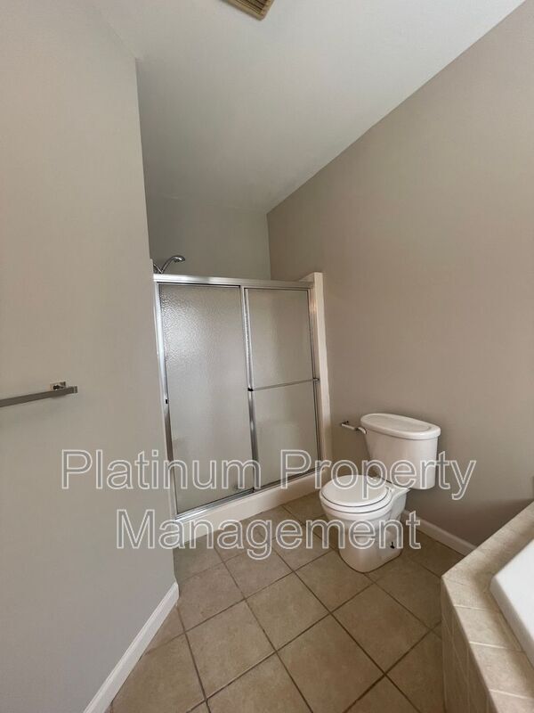 Building Photo - 48 Weyman Ave SW
