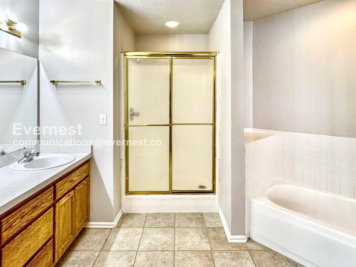 Building Photo - 1201 W 112th St