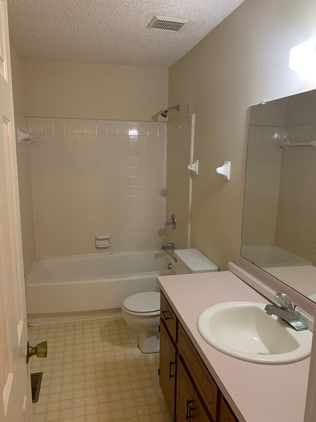 Building Photo - Grayson Valley Townhome- 2BR- 1.5BA