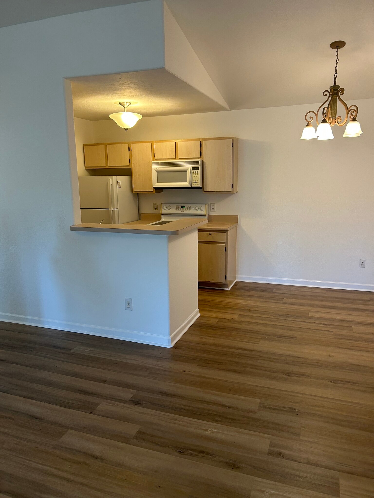 Building Photo - 897 Fording Island Rd