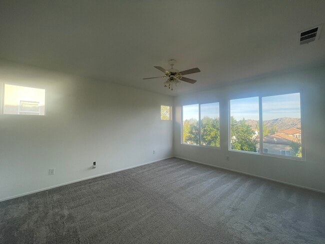 Building Photo - Hollyhock St