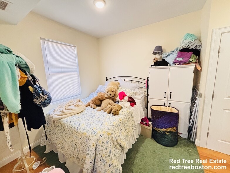 Building Photo - 549 Washington St