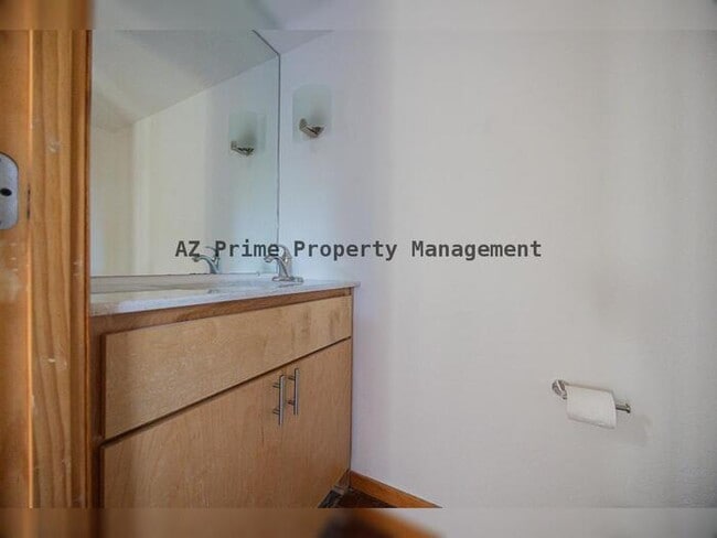 Building Photo - 7110 N 7th Ave