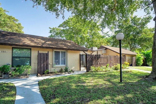 Building Photo - 135 Essex Rd