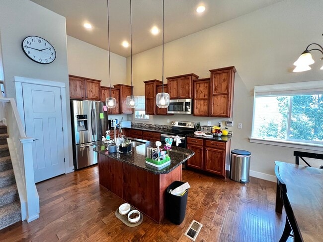 Building Photo - Beautiful 5 Bed House in North Fort Collins!