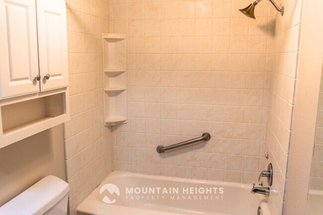 Building Photo - 415 E Creekside Cir