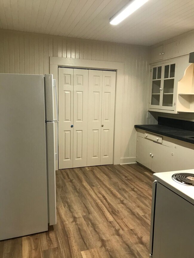 Primary Photo - 2 bedroom 1 bath home for lease