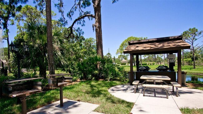 Building Photo - 7893 Timberwood Cir
