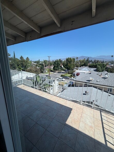 Building Photo - 851 Reeves Pl