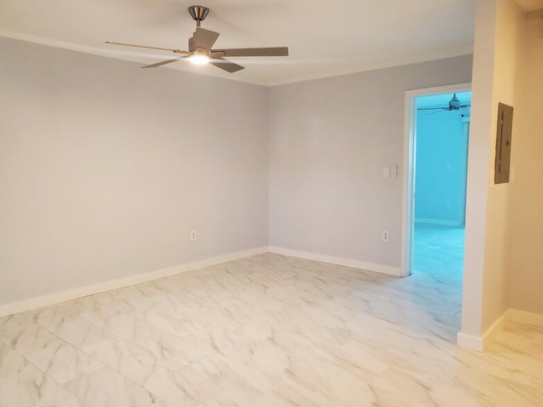 Building Photo - 201 Coppitt Rd