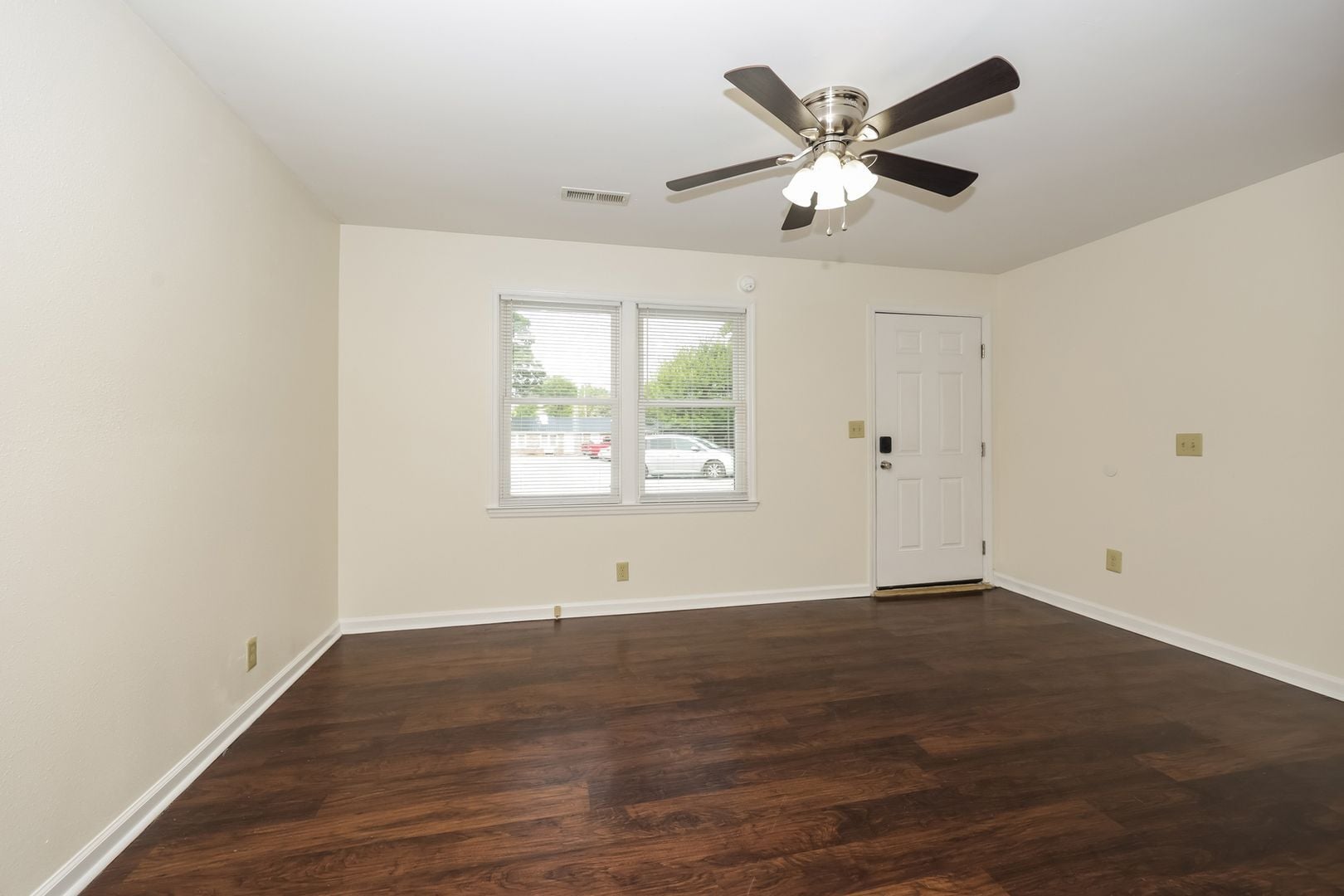 Building Photo - 702 Couch St