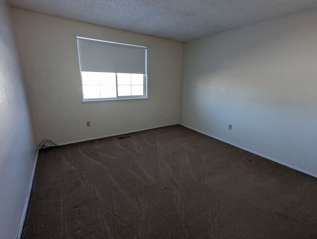 Building Photo - Eastland Duplex
