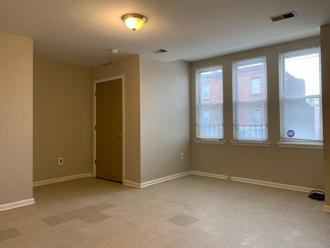 Building Photo - 3035 Frankford Ave