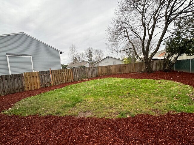 Building Photo - Beech Place Duplex