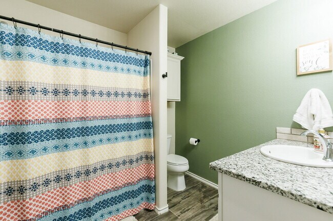 Building Photo - Wonderful 3 bed, 2 bath in Milwaukee Ridge!