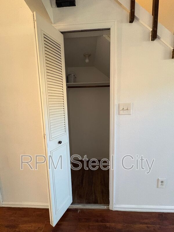 Building Photo - 1928 N Salem Ave