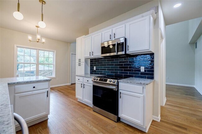 Building Photo - 1040 Hubbard St SW